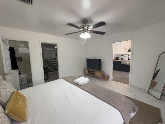 Дом в аренду по адресу 2711 NE 11th Terrace - фото 6750817