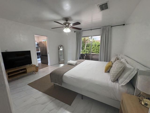 Дом в аренду по адресу 2711 NE 11th Terrace - фото 6750818