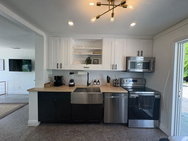 Дом в аренду по адресу 2711 NE 11th Terrace - фото 6750823