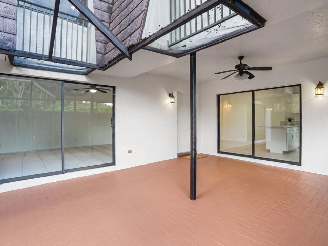 Дом в аренду по адресу 7690 Courtyard Run W - фото 6786011