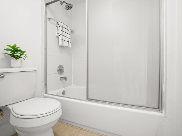 Дом в аренду по адресу 7690 Courtyard Run W - фото 6786012