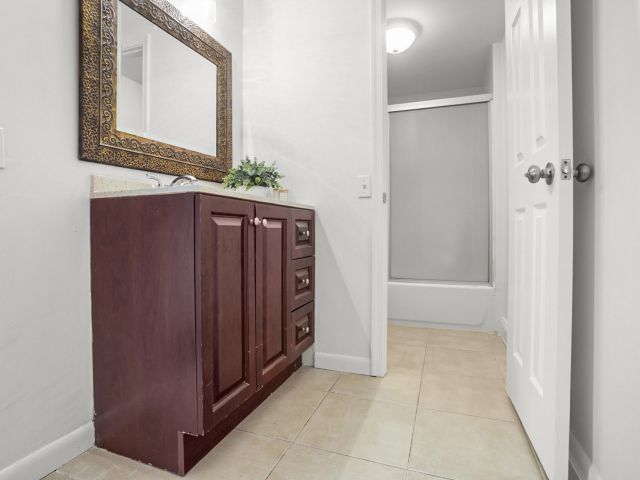 Дом в аренду по адресу 7690 Courtyard Run W - фото 6786013