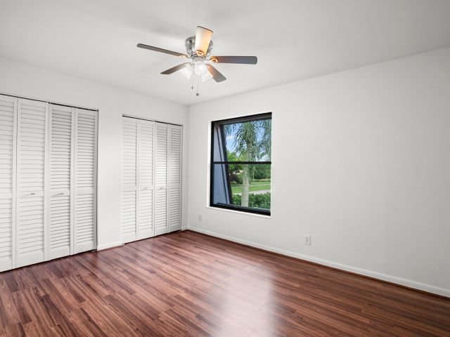 Дом в аренду по адресу 7690 Courtyard Run W - фото 6786015