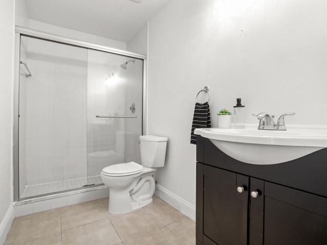 Дом в аренду по адресу 7690 Courtyard Run W - фото 6786016