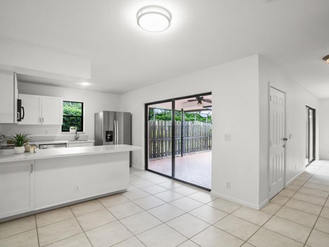 Дом в аренду по адресу 7690 Courtyard Run W - фото 6786022