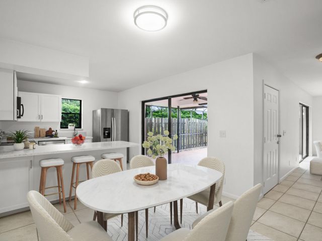 Дом в аренду по адресу 7690 Courtyard Run W - фото 6786024