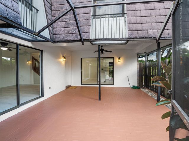 Дом в аренду по адресу 7690 Courtyard Run W - фото 6786026