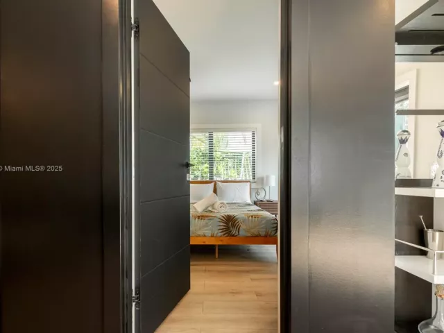 Дом в аренду по адресу 2360 SW 12th St - фото 6713653