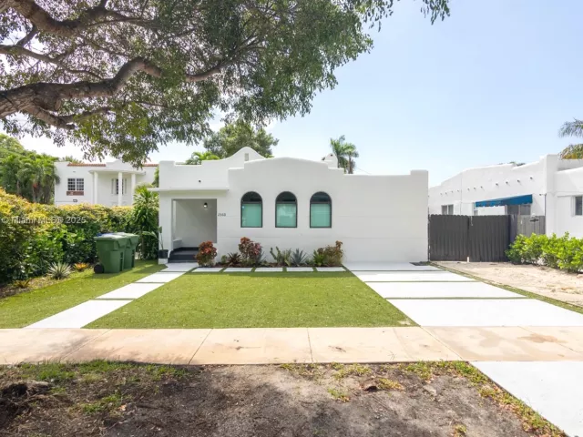 Дом в аренду по адресу 2360 SW 12th St - фото 6713671