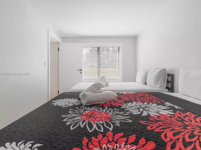 Дом в аренду по адресу 2360 SW 12th St - фото 6713656