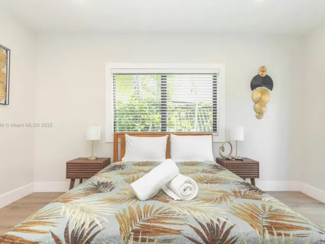 Дом в аренду по адресу 2360 SW 12th St - фото 6713652