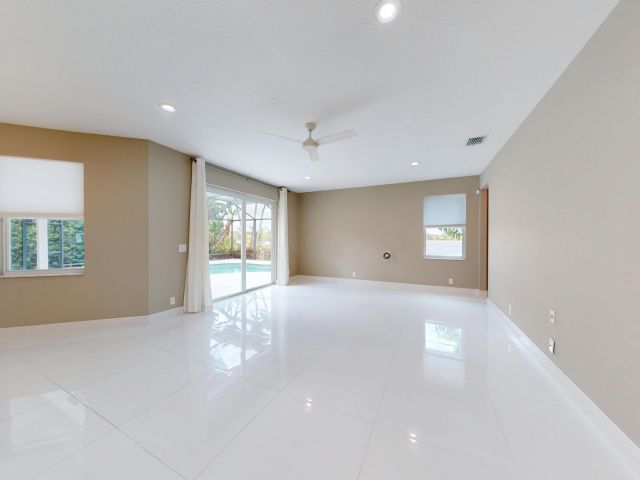 Дом в аренду по адресу 9919 Royal Cardigan Way - фото 6712546