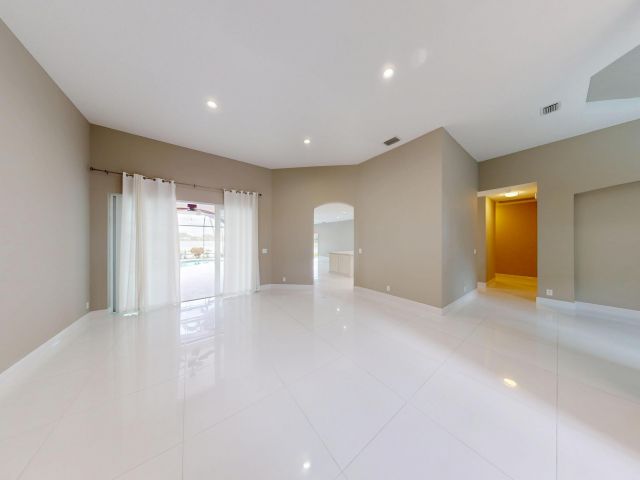 Дом в аренду по адресу 9919 Royal Cardigan Way - фото 6712552