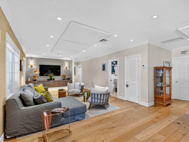 Продажа дома по адресу 1103 NW 6th Avenue - фото 6725089