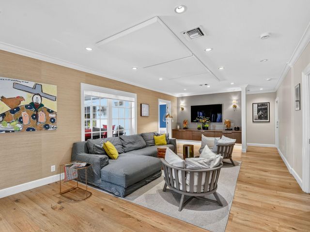 Продажа дома по адресу 1103 NW 6th Avenue - фото 6725090