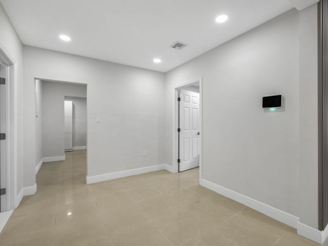 Продажа дома по адресу 2244 SW 10th Street - фото 6716871