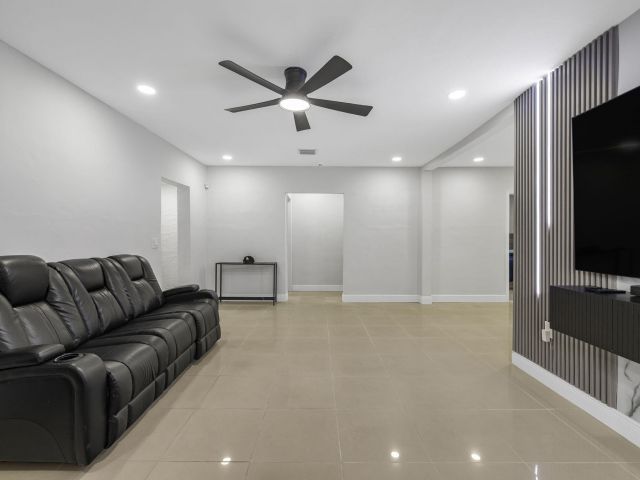 Продажа дома по адресу 2244 SW 10th Street - фото 6716874