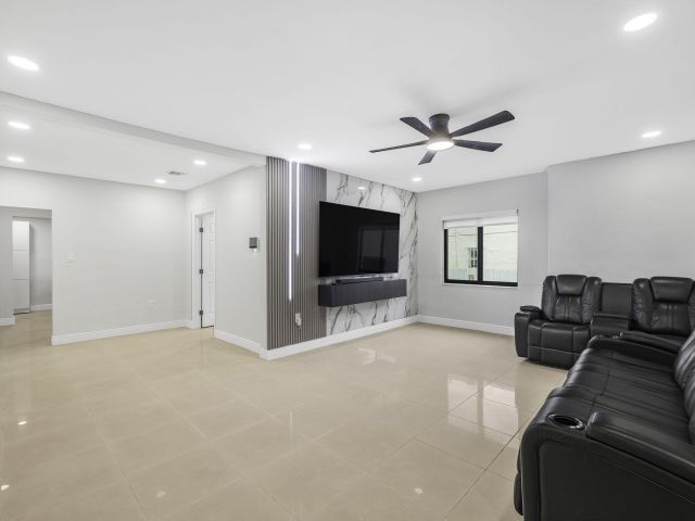 Продажа дома по адресу 2244 SW 10th Street - фото 6716877