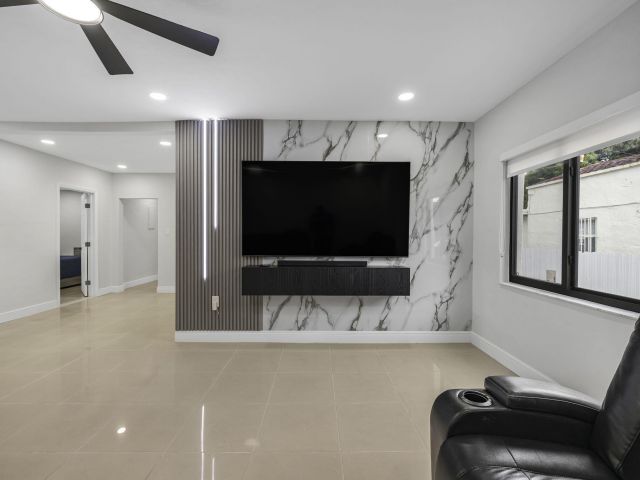 Продажа дома по адресу 2244 SW 10th Street - фото 6716879