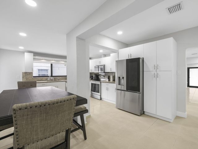 Продажа дома по адресу 2244 SW 10th Street - фото 6716880