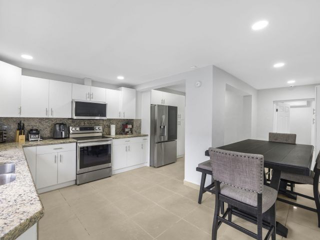 Продажа дома по адресу 2244 SW 10th Street - фото 6716881