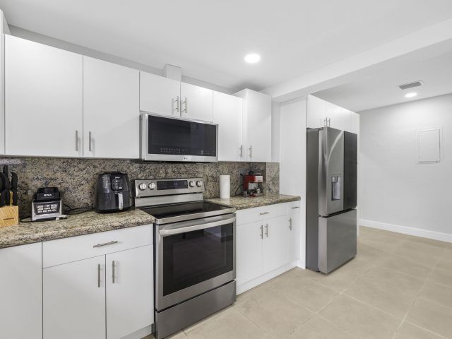 Продажа дома по адресу 2244 SW 10th Street - фото 6716883