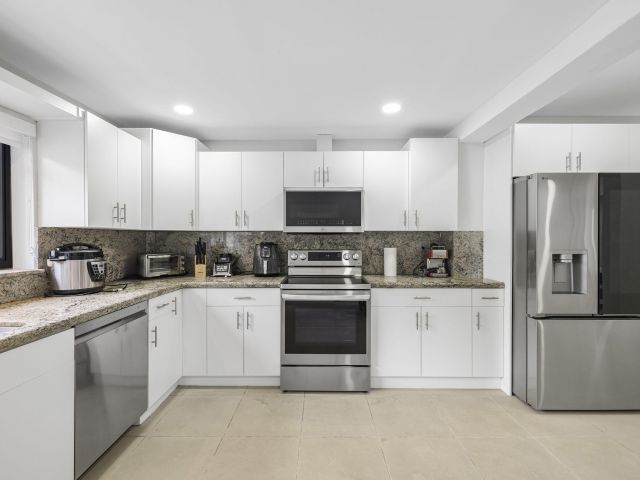 Продажа дома по адресу 2244 SW 10th Street - фото 6716884