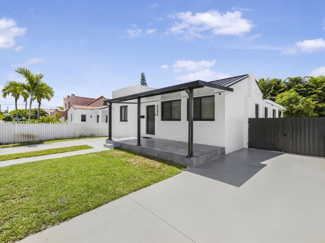 Продажа дома по адресу 2244 SW 10th Street - фото 6716885