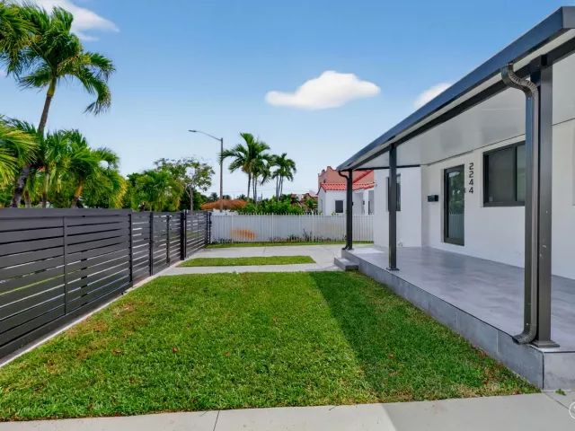 Продажа дома по адресу 2244 SW 10th Street - фото 8861427