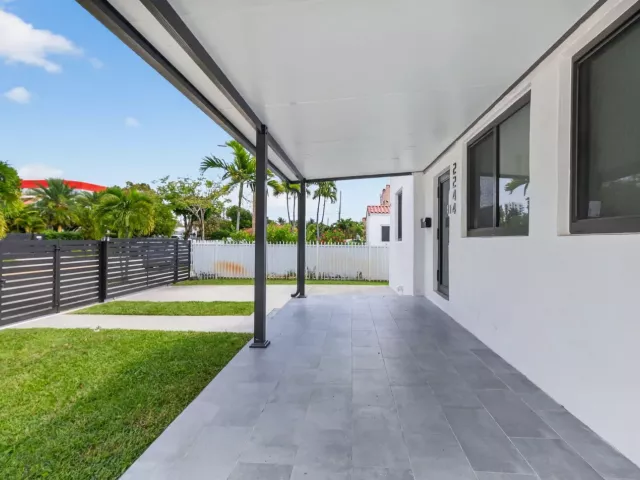 Продажа дома по адресу 2244 SW 10th Street - фото 8861428
