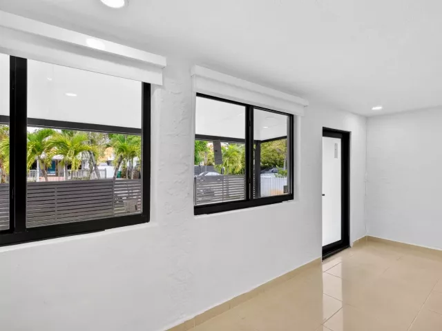 Продажа дома по адресу 2244 SW 10th Street - фото 8861430