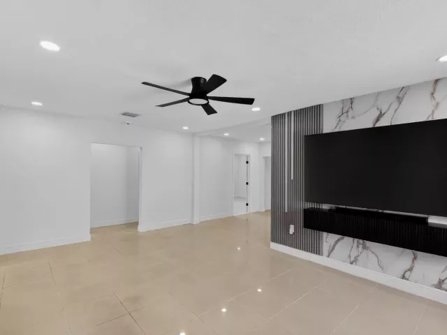 Продажа дома по адресу 2244 SW 10th Street - фото 8861433
