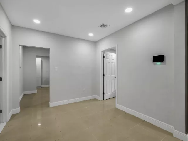 Продажа дома по адресу 2244 SW 10th Street - фото 8861437