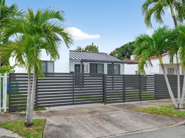 Продажа дома по адресу 2244 SW 10th Street - фото 8861420