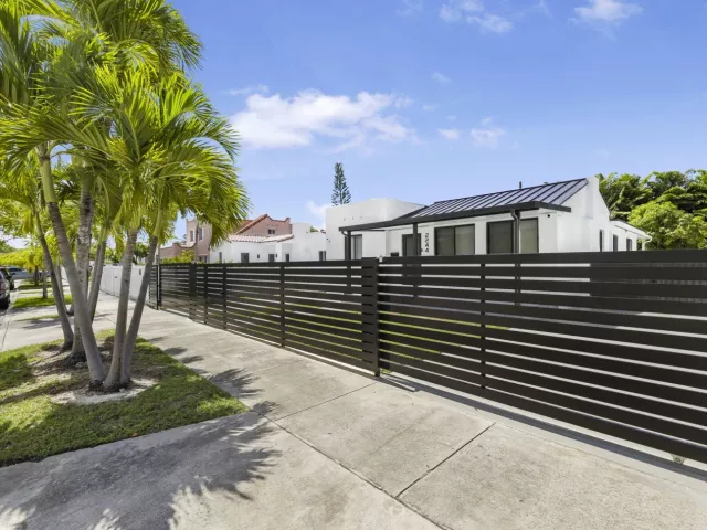 Продажа дома по адресу 2244 SW 10th Street - фото 8861421