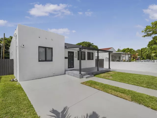 Продажа дома по адресу 2244 SW 10th Street - фото 8861422