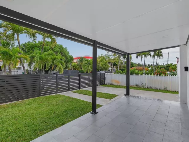 Продажа дома по адресу 2244 SW 10th Street - фото 8861425
