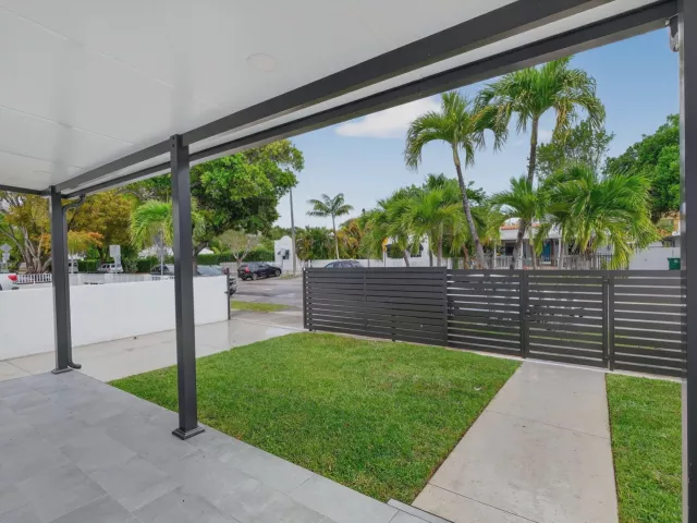 Продажа дома по адресу 2244 SW 10th Street - фото 8861426