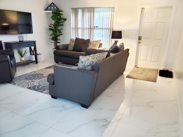 Продажа дома по адресу 1477 N Mangonia Drive - фото 6716835