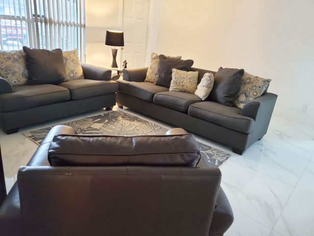 Продажа дома по адресу 1477 N Mangonia Drive - фото 6716836