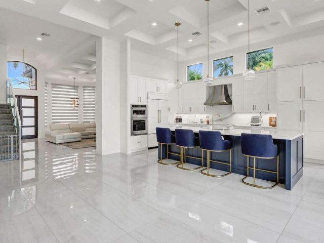 Дом в аренду по адресу 4188 NW 53rd Street - фото 6749692