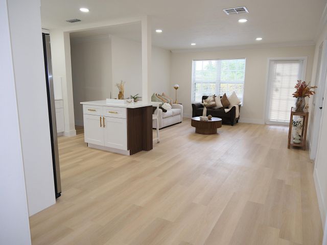 Продажа дома по адресу 1084 SW 4th Avenue - фото 6752082