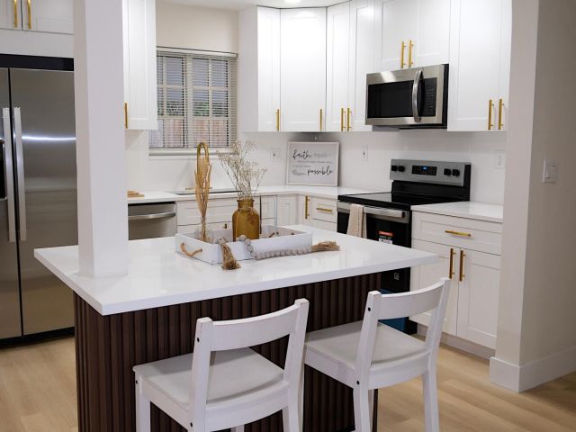 Продажа дома по адресу 1084 SW 4th Avenue - фото 6752086