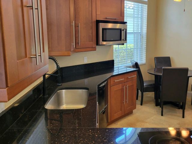 Дом в аренду по адресу 6675 NW 25th Way - фото 6749166