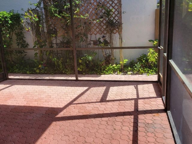 Дом в аренду по адресу 6675 NW 25th Way - фото 6749168