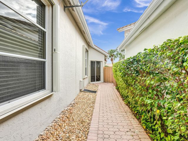 Дом в аренду по адресу 6675 NW 25th Way - фото 6749170