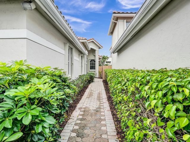 Дом в аренду по адресу 6675 NW 25th Way - фото 6749172