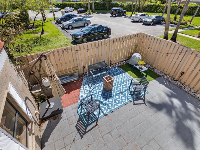 Дом в аренду по адресу 4310 Village Drive D - фото 6728451