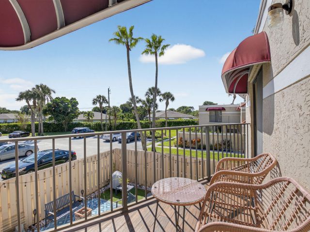 Дом в аренду по адресу 4310 Village Drive D - фото 6728452