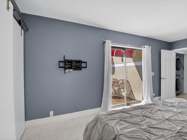 Дом в аренду по адресу 4310 Village Drive D - фото 6728453